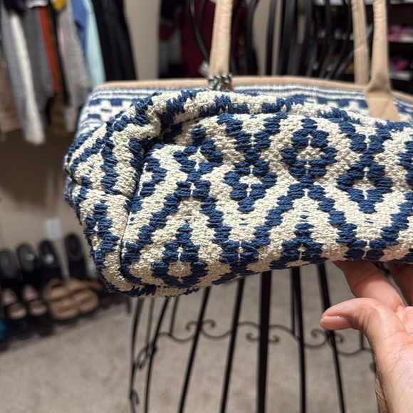 Soft Surroundings Blue and Cream Patterned Wool Tote Bag - Picture 4 of 7